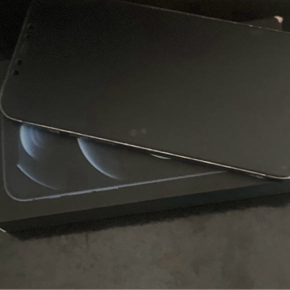 Apple iPhone 12 Pro, 256GB - Picture 2 of 4